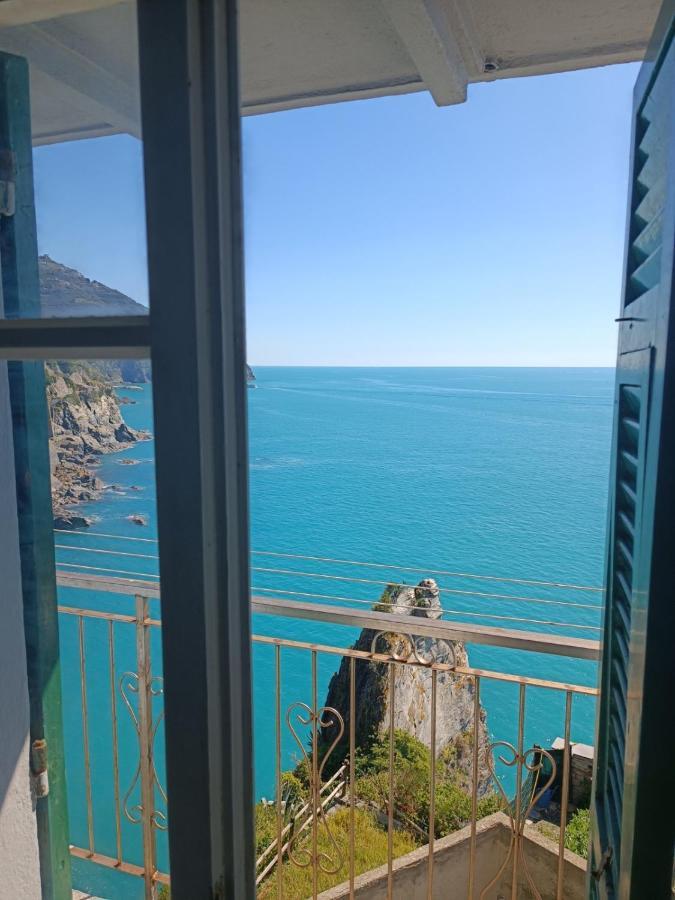 Camera Matrimoniale con Balcone e Vista Mare